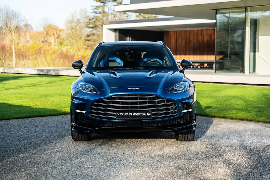 Aston Martin DBX - Thumbnail 6