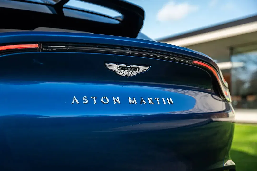 Aston Martin DBX - Thumbnail 9