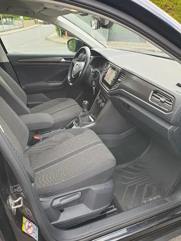 Volkswagen T-Roc - Thumbnail 13