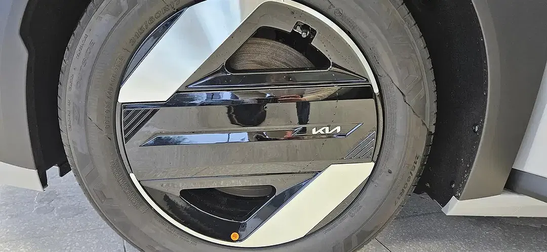 Kia EV4 - Thumbnail 15