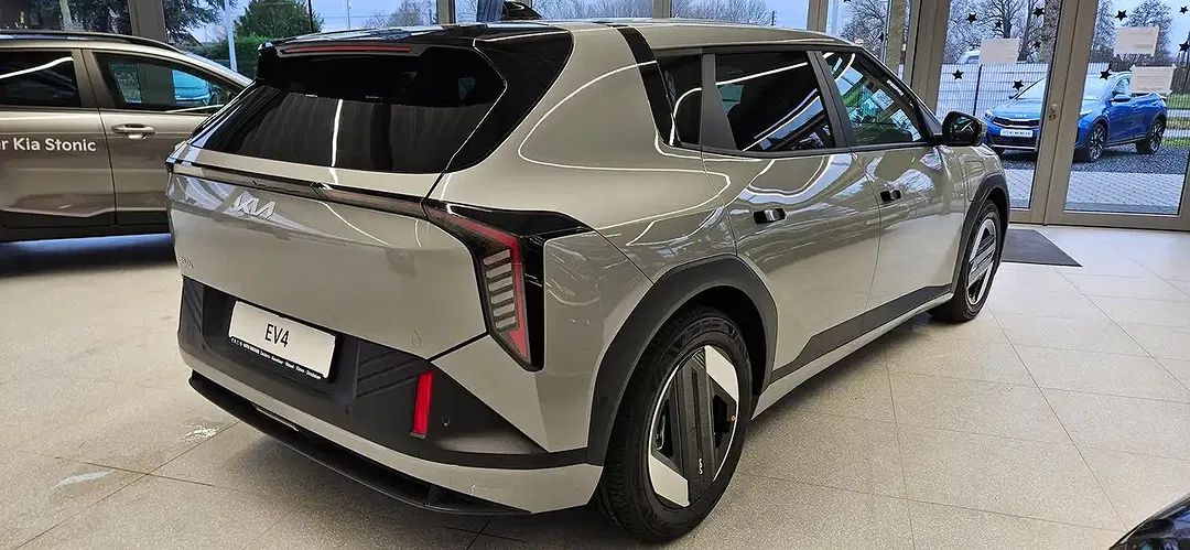 Kia EV4 - Thumbnail 4