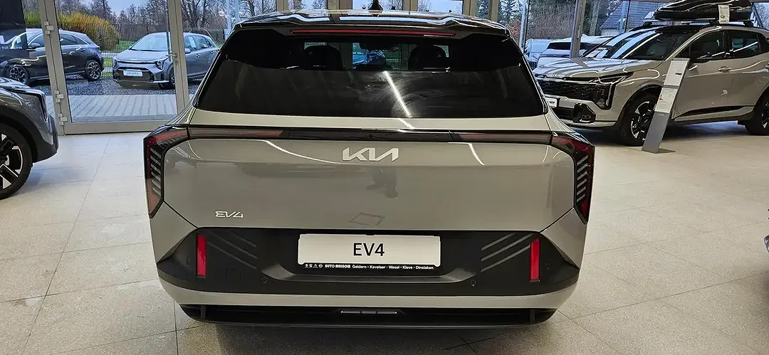Kia EV4 - Thumbnail 5