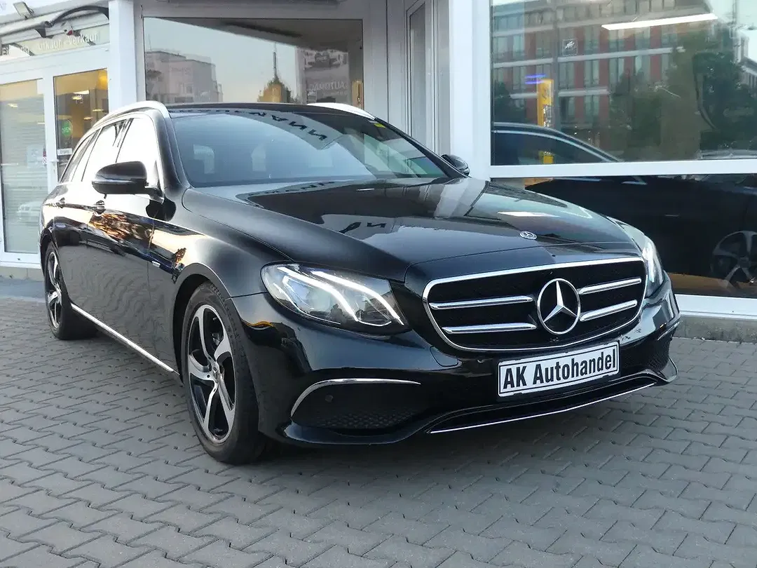 Mercedes-Benz E 220 - Thumbnail 3