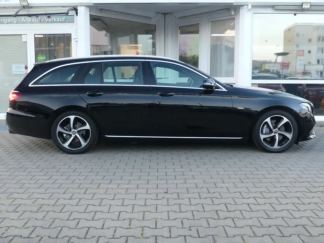 Mercedes-Benz E 220 - Thumbnail 4