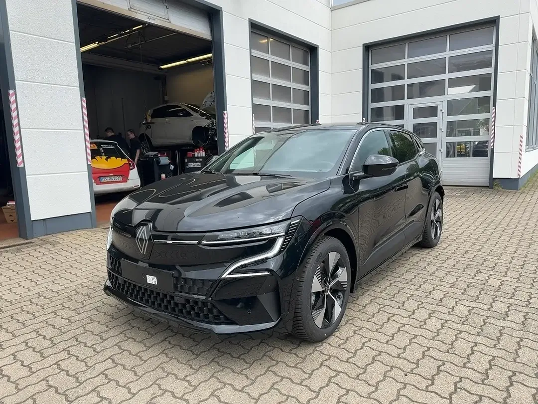 Renault Megane E-Tech - Thumbnail 1