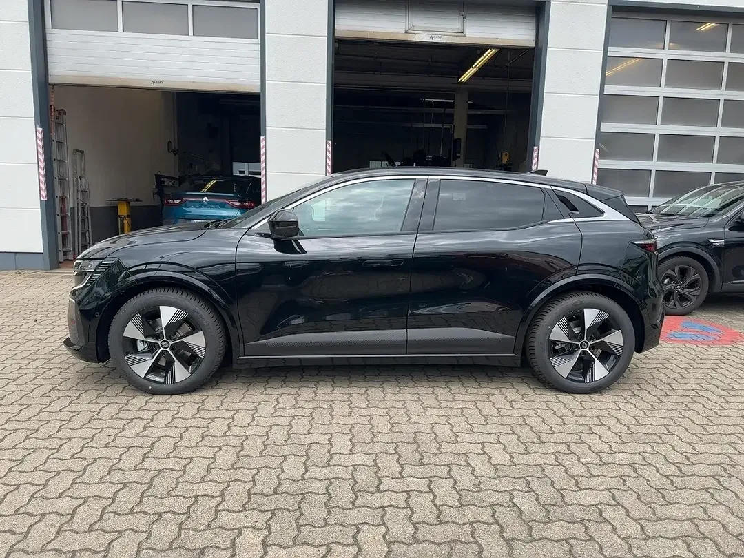 Renault Megane E-Tech - Thumbnail 2