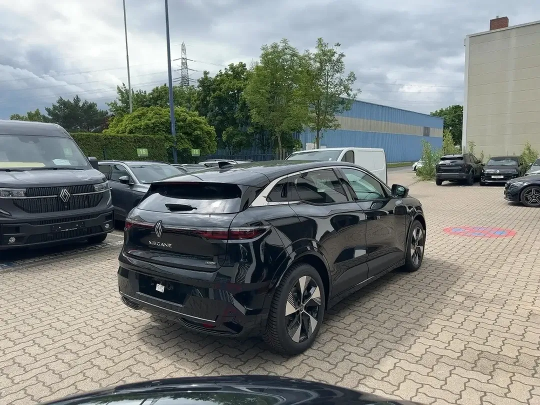 Renault Megane E-Tech - Thumbnail 4