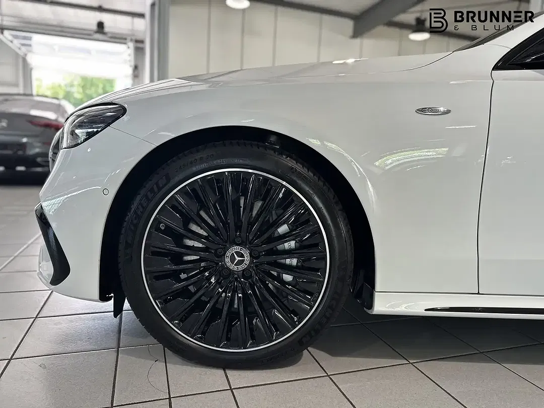 Mercedes-Benz E 300 - Thumbnail 15