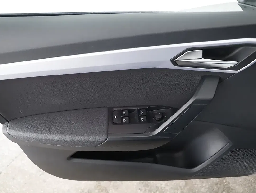 SEAT Arona - Thumbnail 9