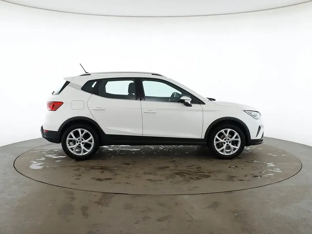 SEAT Arona - Thumbnail 3