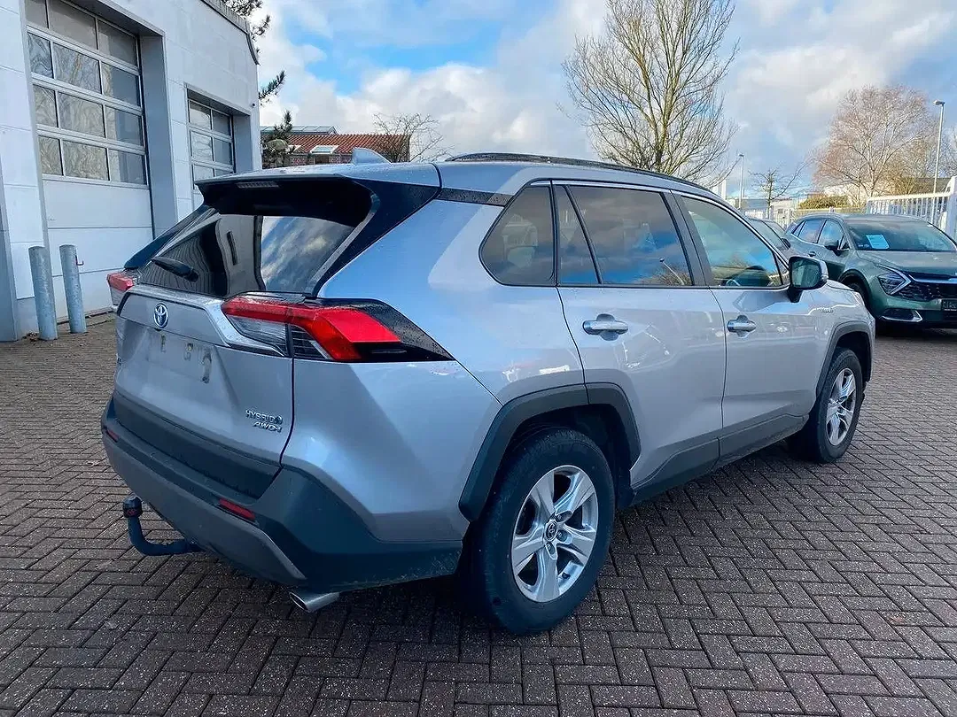 Toyota RAV 4 - Thumbnail 6