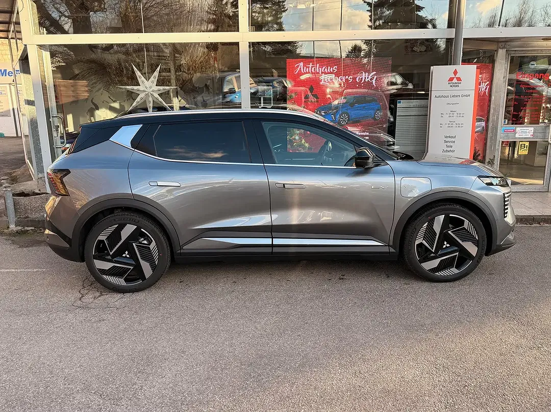 Mitsubishi Eclipse Cross - Thumbnail 5