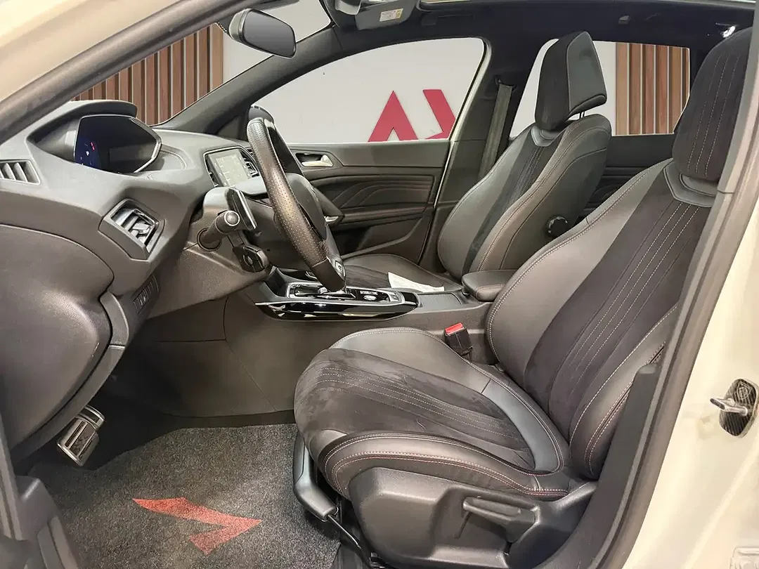 Peugeot 308 - Thumbnail 13