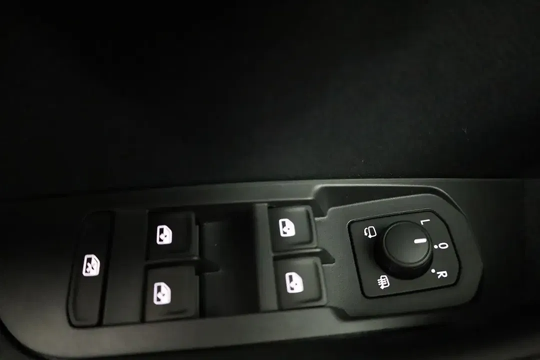 Skoda Karoq - Thumbnail 8