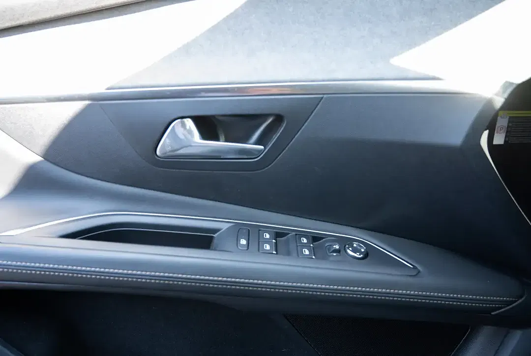 Peugeot 3008 - Thumbnail 13