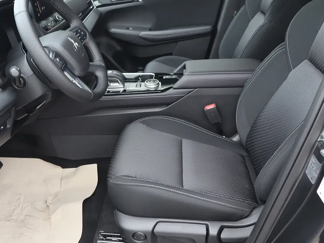 Mitsubishi Outlander - Thumbnail 13