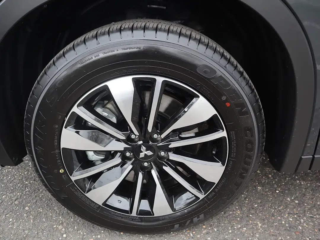 Mitsubishi Outlander - Thumbnail 4