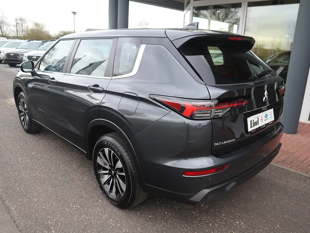 Mitsubishi Outlander - Thumbnail 6