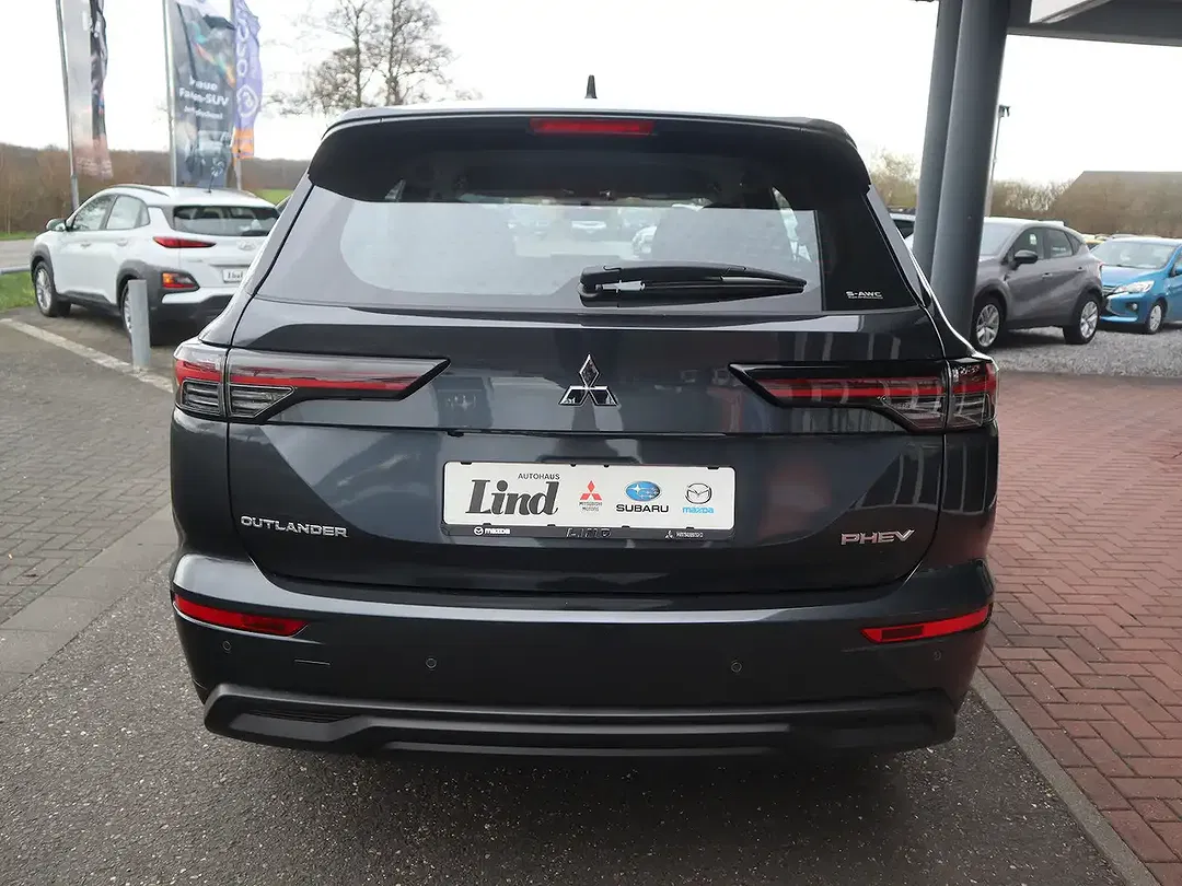 Mitsubishi Outlander - Thumbnail 7