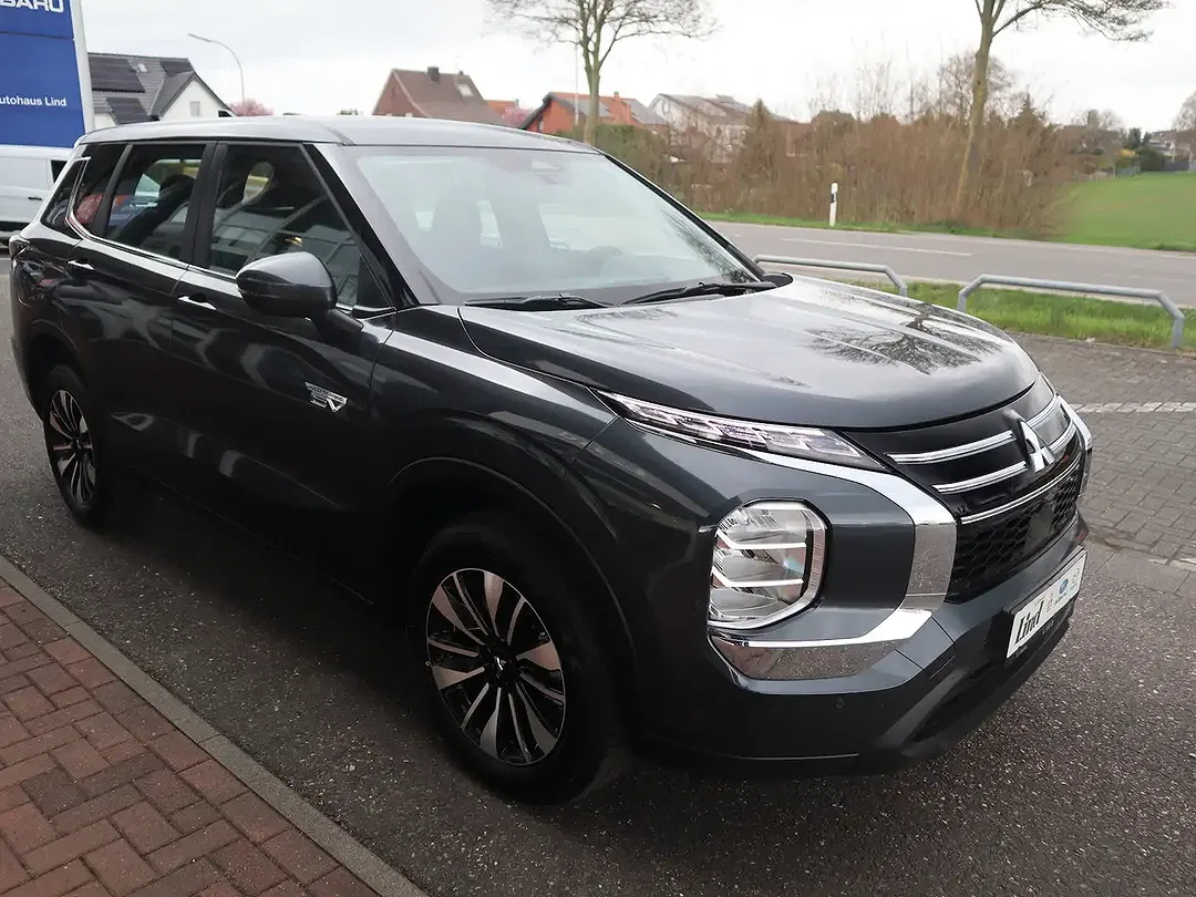 Mitsubishi Outlander - Thumbnail 9