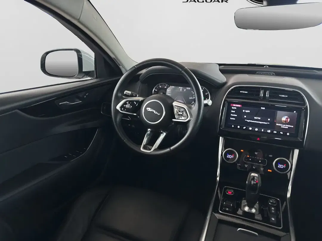 Jaguar XE - Thumbnail 10