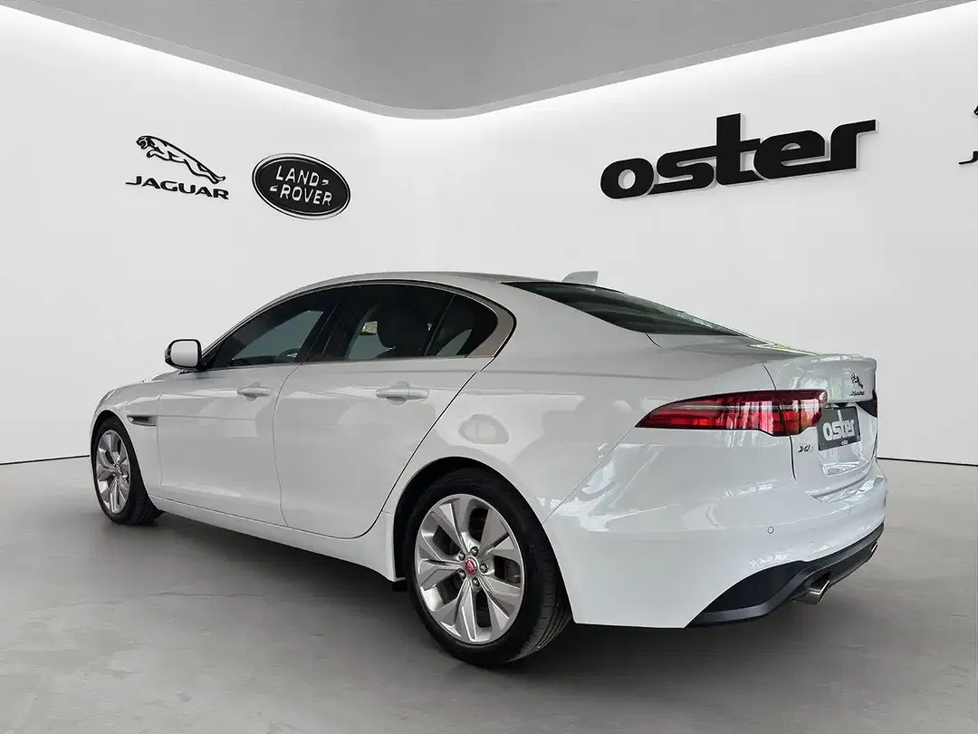 Jaguar XE - Thumbnail 6