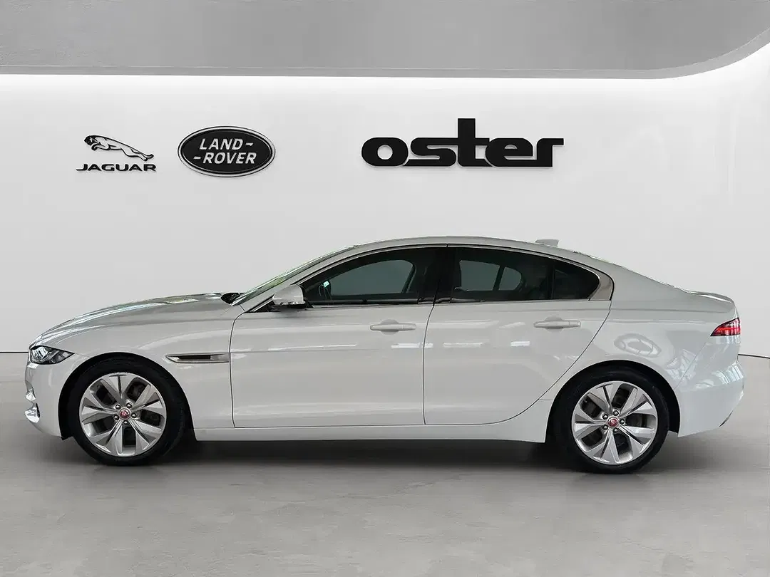 Jaguar XE - Thumbnail 8