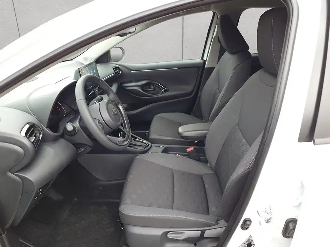 Toyota Yaris - Thumbnail 8