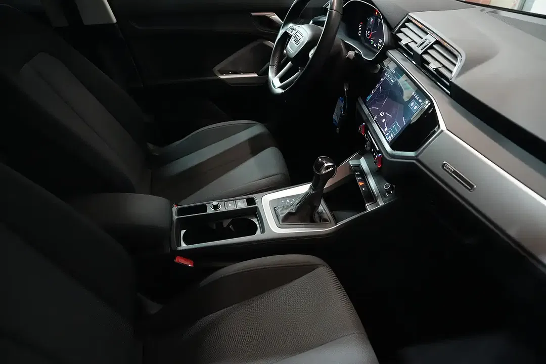 Audi Q3 - Thumbnail 6