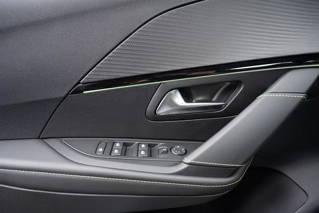 Peugeot 208 - Thumbnail 10