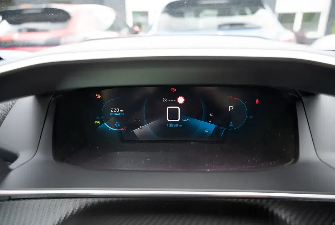 Peugeot 208 - Thumbnail 11