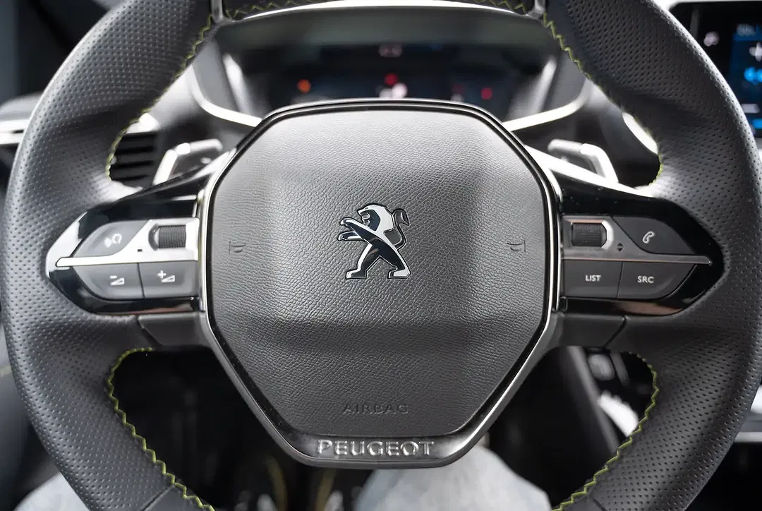 Peugeot 208 - Thumbnail 12