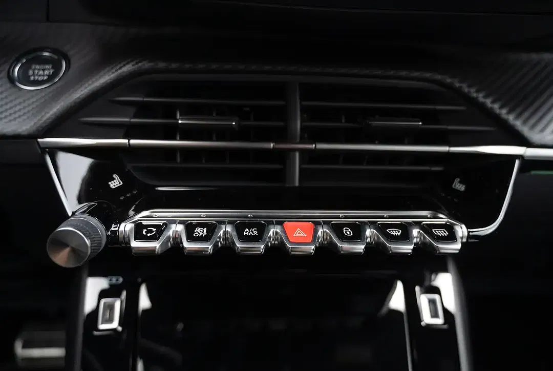 Peugeot 208 - Thumbnail 7