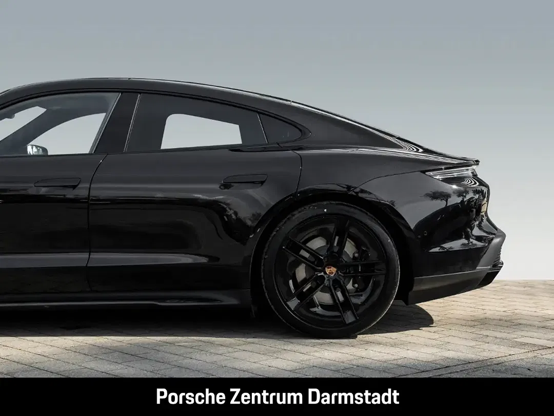 Porsche Taycan - Thumbnail 12