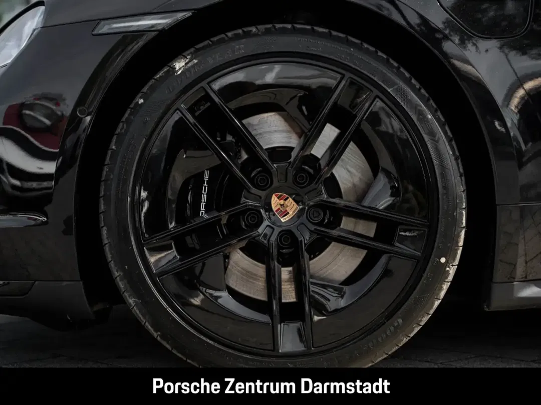 Porsche Taycan - Thumbnail 13