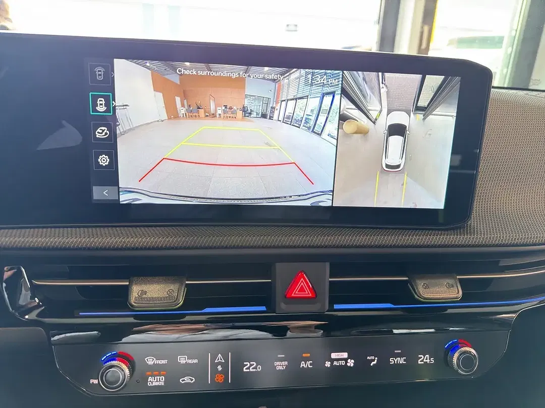 Kia EV6 - Thumbnail 15