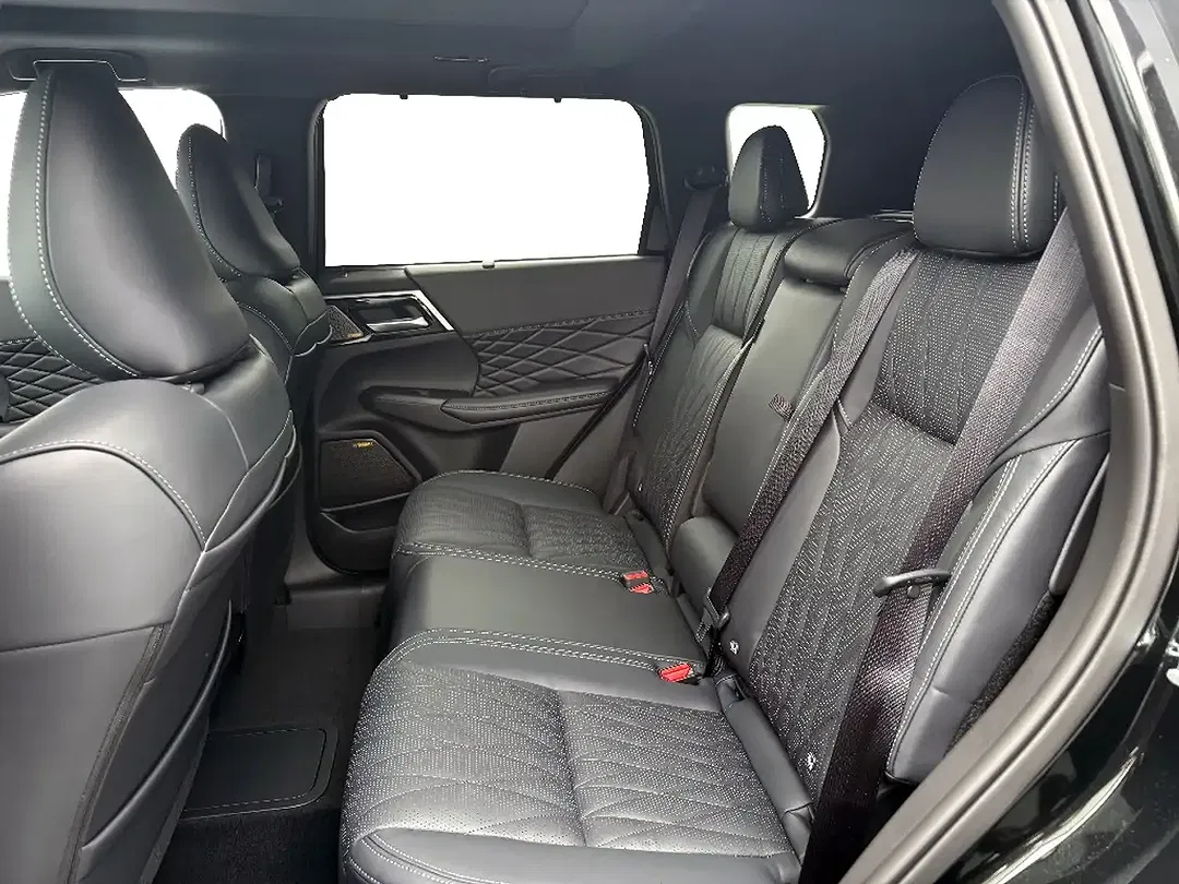 Mitsubishi Outlander - Thumbnail 11