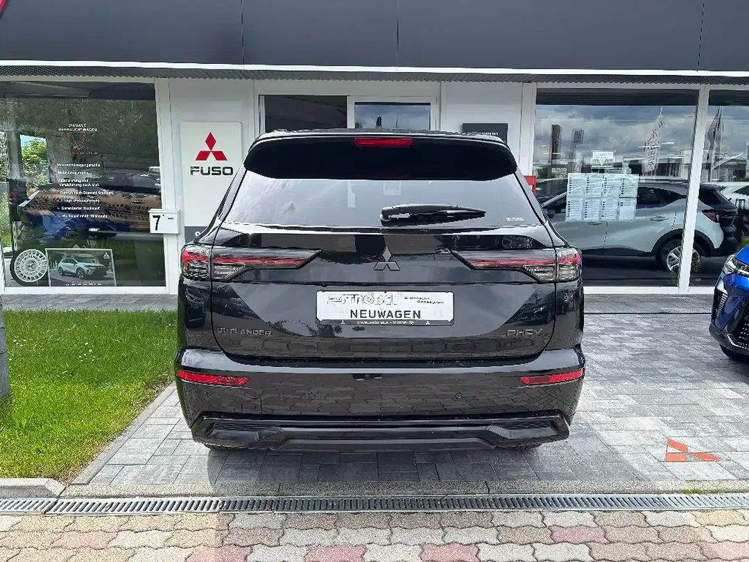 Mitsubishi Outlander - Thumbnail 13
