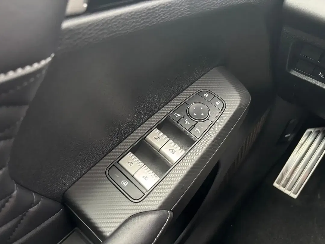 Mitsubishi Outlander - Thumbnail 4