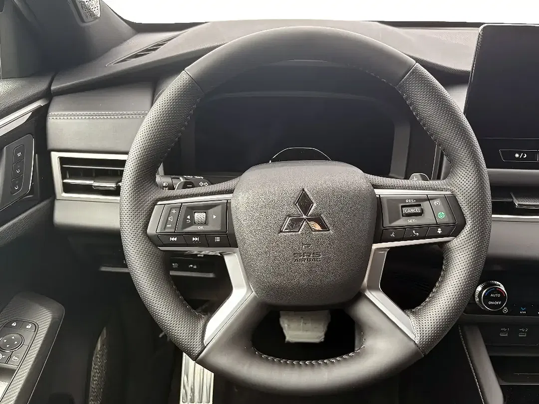 Mitsubishi Outlander - Thumbnail 6