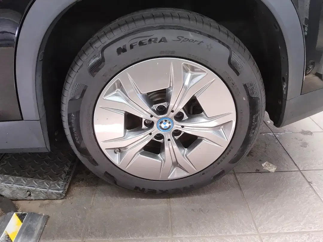BMW iX1 - Thumbnail 10