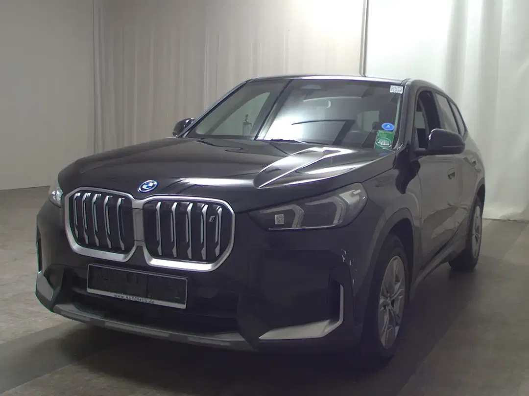 BMW iX1 - Thumbnail 2