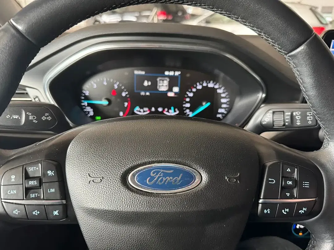 Ford Focus - Thumbnail 9