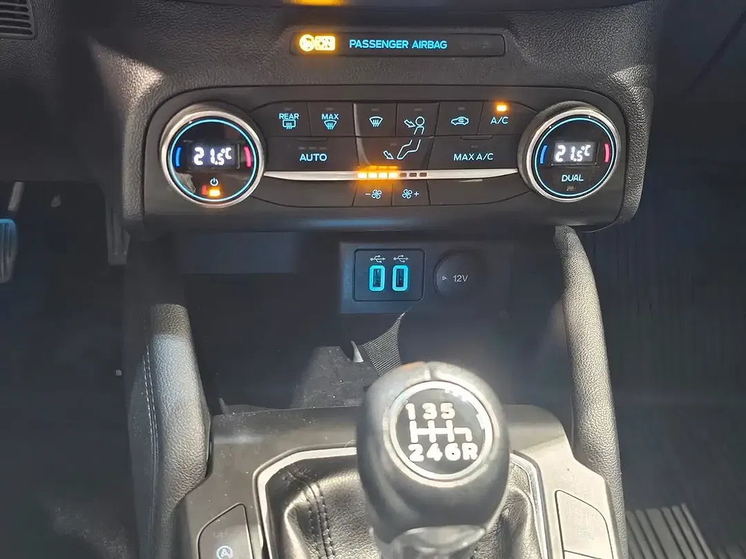 Ford Focus - Thumbnail 10