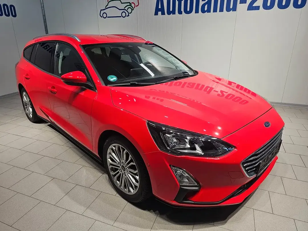 Ford Focus - Thumbnail 3