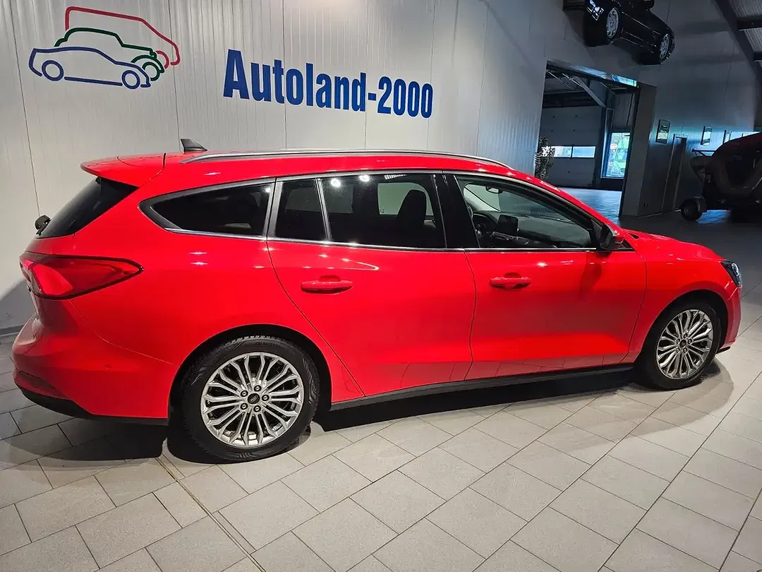 Ford Focus - Thumbnail 4