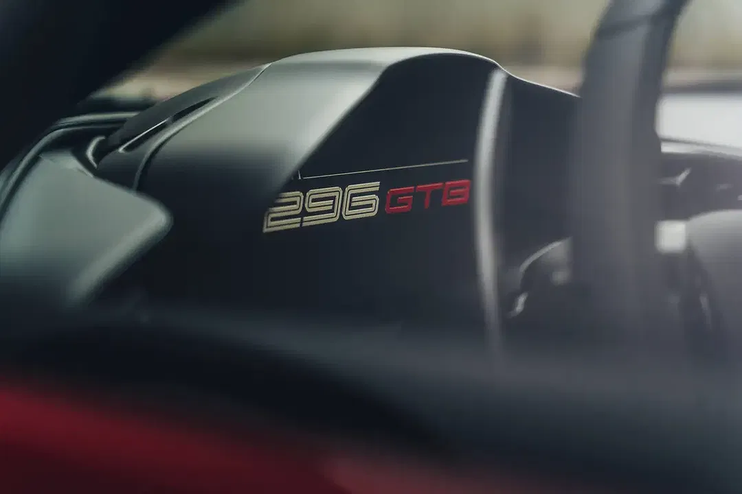 Ferrari 296 GTB - Thumbnail 15