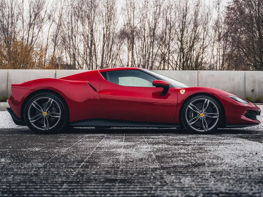 Ferrari 296 GTB - Thumbnail 6