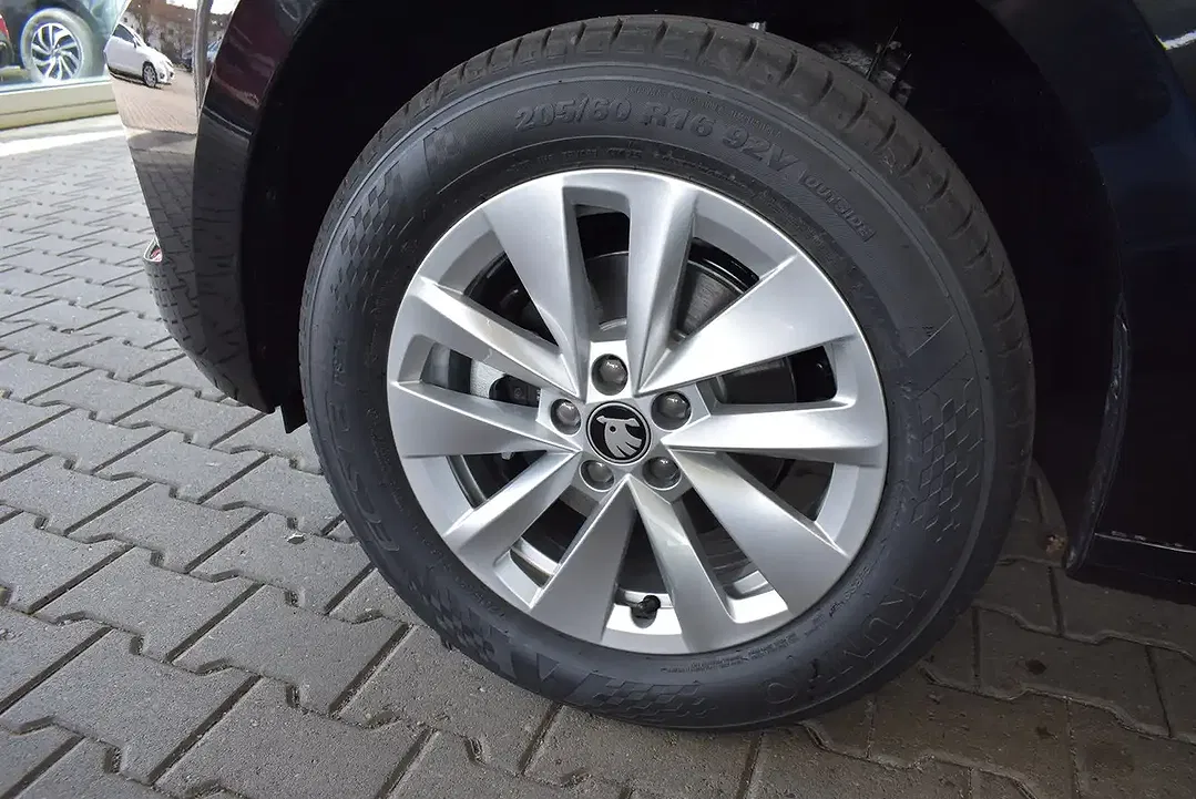 Skoda Kamiq - Thumbnail 2