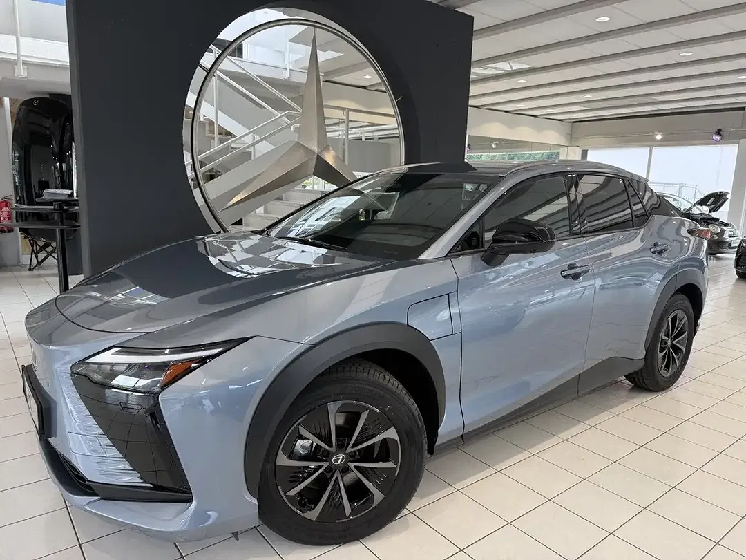 Lexus RZ - Thumbnail 2